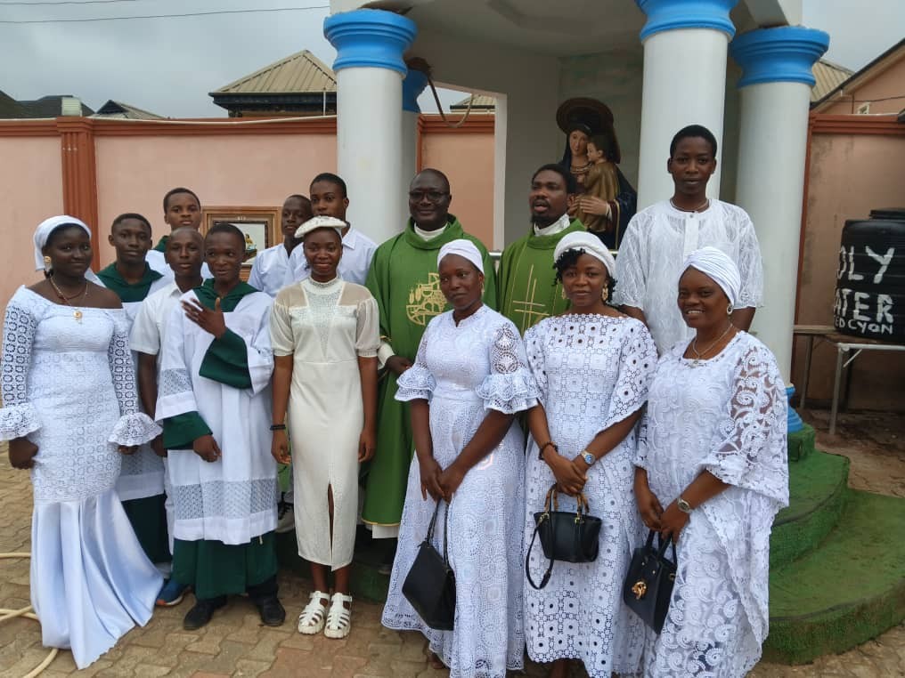 Newly confirmed Confirmation catechumen with the priest-in-charge (Rev Fr Emmanuel Avoseh) and a visiting priest (Rev Fr Joseph Ogundipe)
